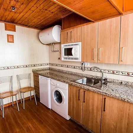 Complejo Residencial Enebros Apartahotel 2*